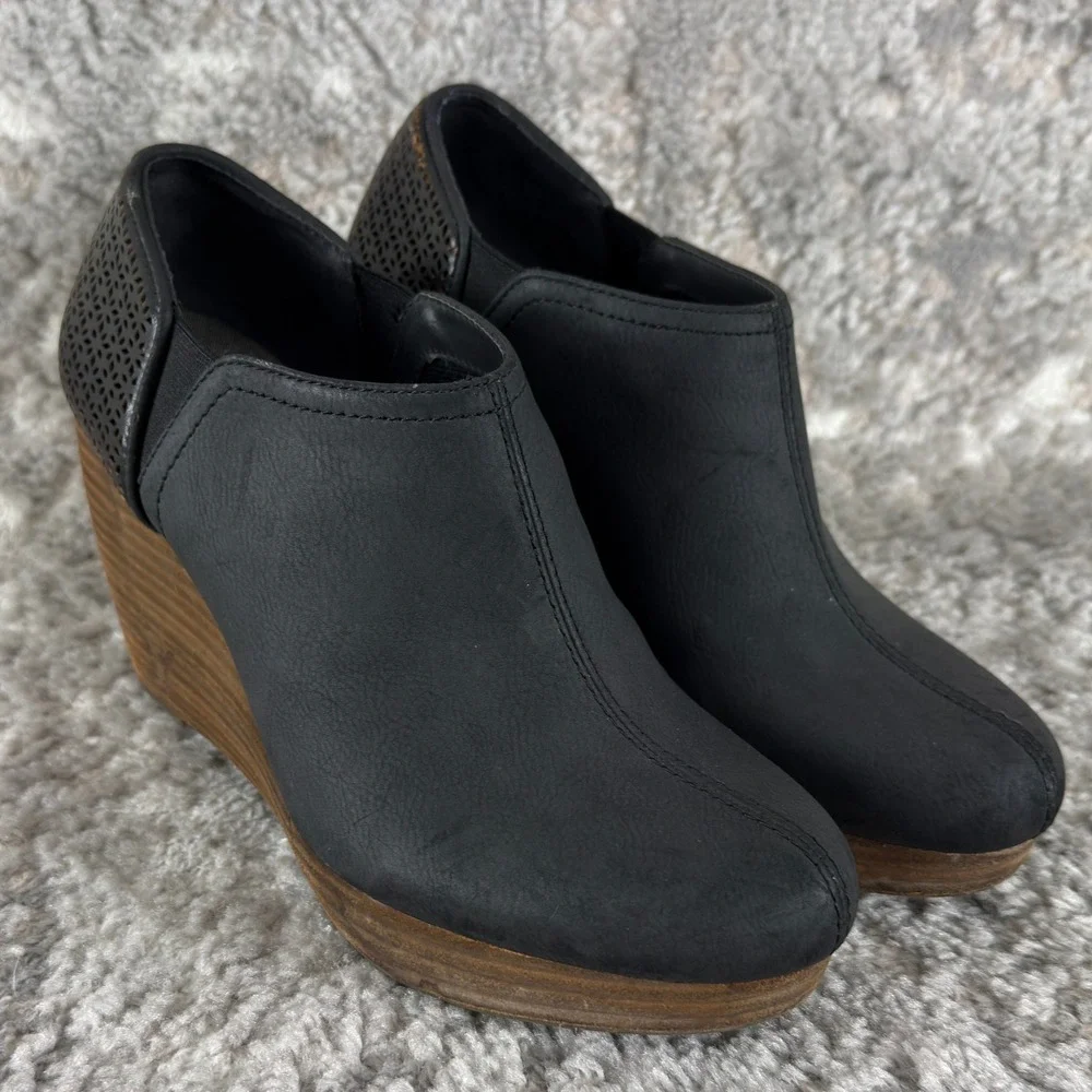 Dr. Scholls Size 7.5 Perforated Wedge Heel Ankle Booties Black‎ Women
